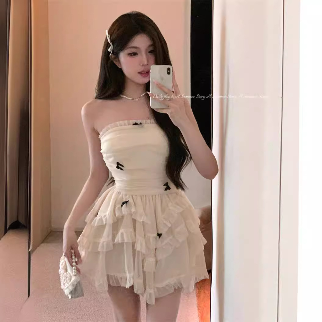 法式一字肩抹胸连衣裙女夏季甜美网纱裙子性感收腰荷叶边蛋糕短裙