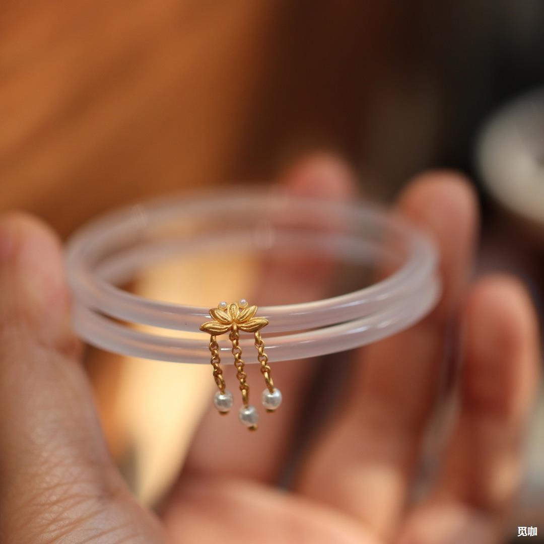 直播货源一步一响玉髓玛瑙叮当镯珍珠好运莲莲冰种细条手镯女国风