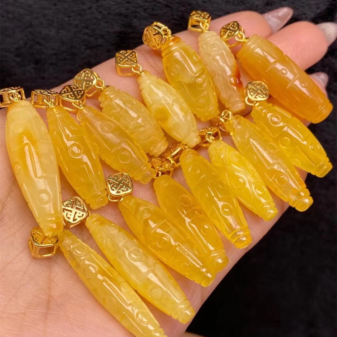 厂家批发蜜蜡回纹天竺吊坠 俄料 镶嵌925银镀金 琥珀饰品直播货源