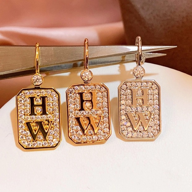 hw-纯银香水瓶项链满钻方牌玫瑰金字母牌吊坠轻奢小众简约锁骨链