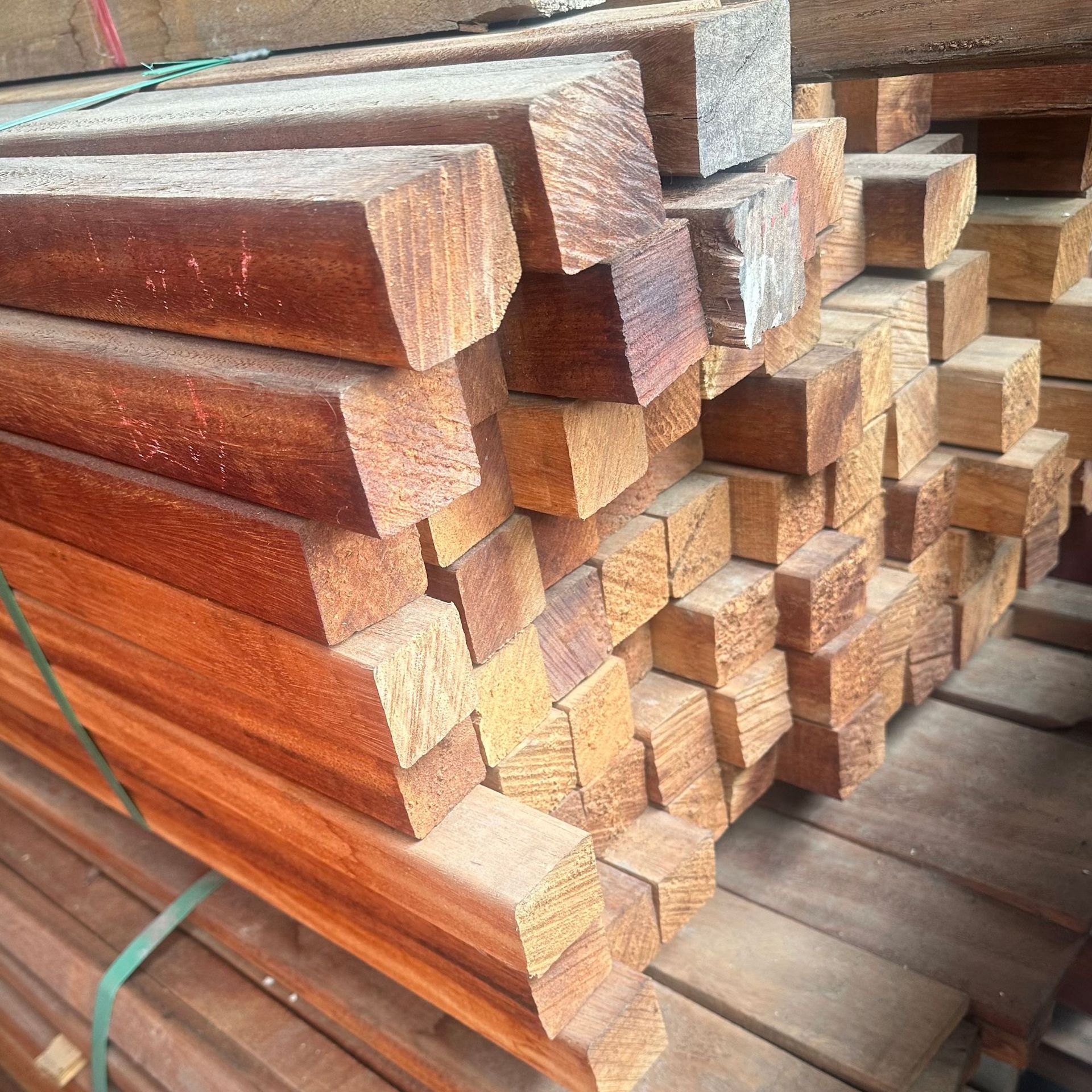 湖南长沙,印尼菠萝格,屋面装修,桌椅建设,地板铺装,建材