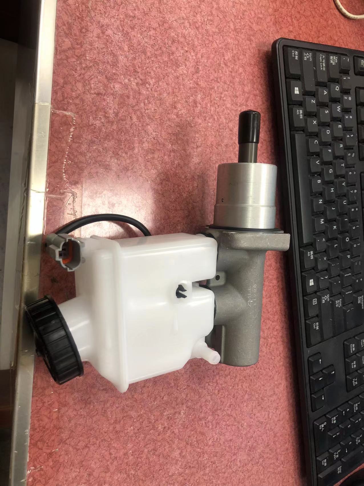 适用08-12别克凯越刹车总泵带油壶制动总泵总成汽车配件93744721