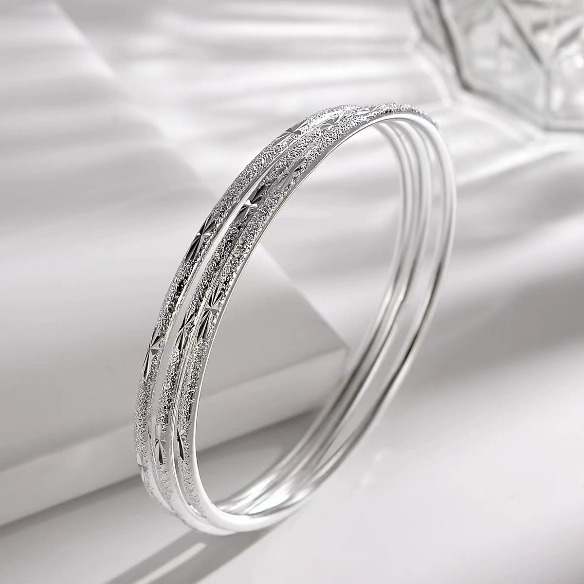 抖音爆款银手镯女 白铜镀银三生三世实心沙面满天星手环 厂家直销