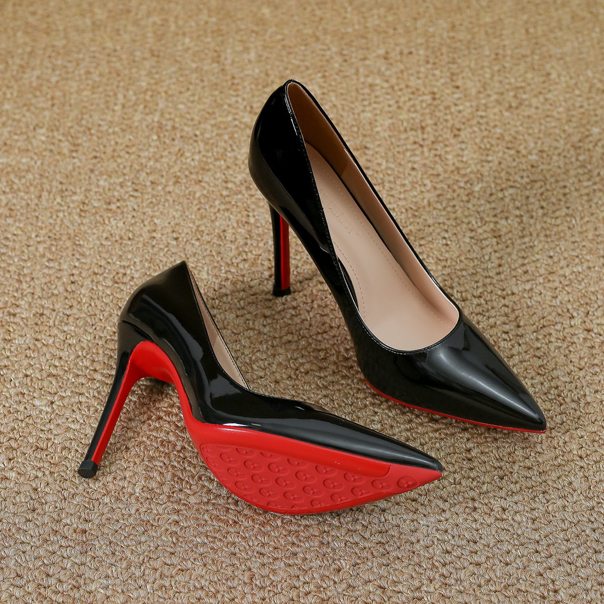 红底高跟鞋女2022新款细跟百搭尖头浅口漆皮黑色性感夜场职业单鞋