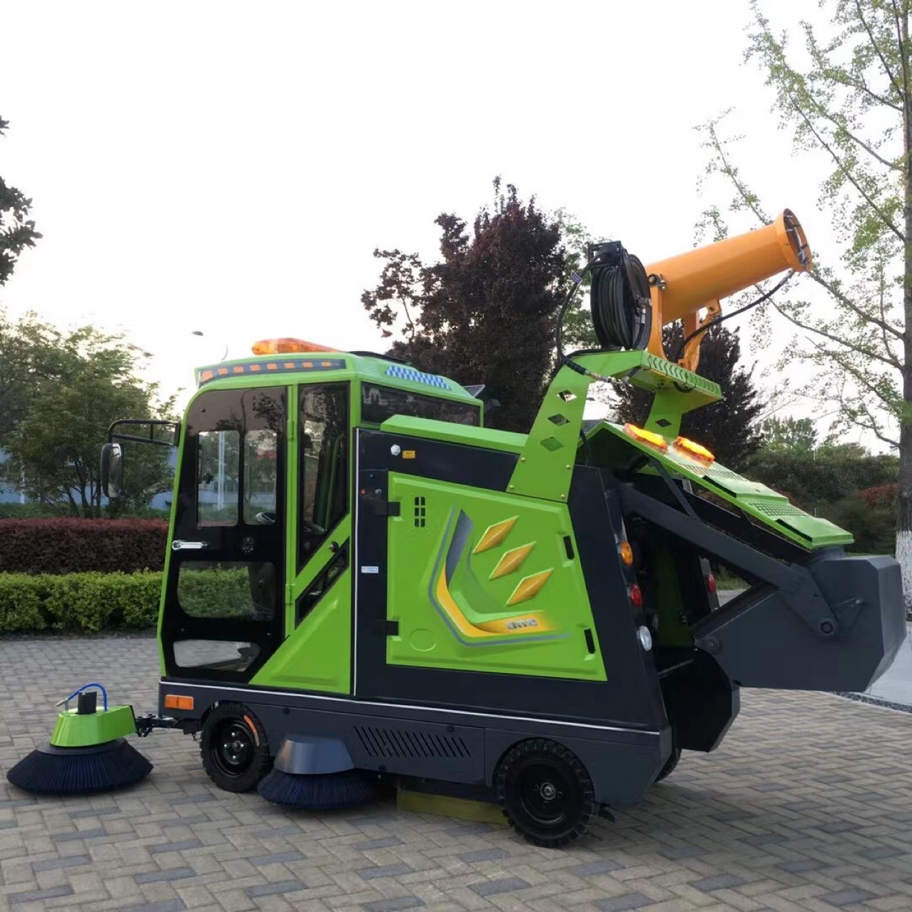 厂家供应驾驶式电动吸尘自卸扫地机工厂车间道路电动小型清扫车