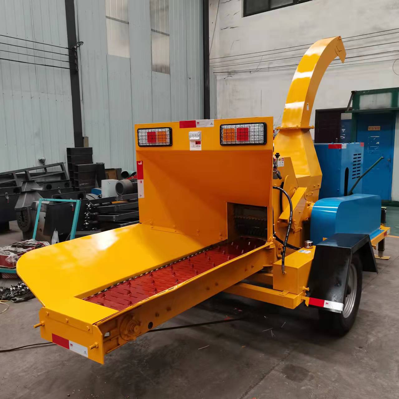 园林柴油树枝粉碎机移动式果园树叶粉碎机干湿树枝树木削片粉碎