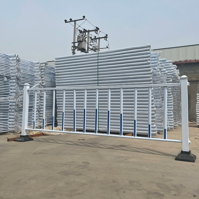 现货市政护栏 交通设施中央安装隔离栏 路政道路护栏隔离喷漆护栏