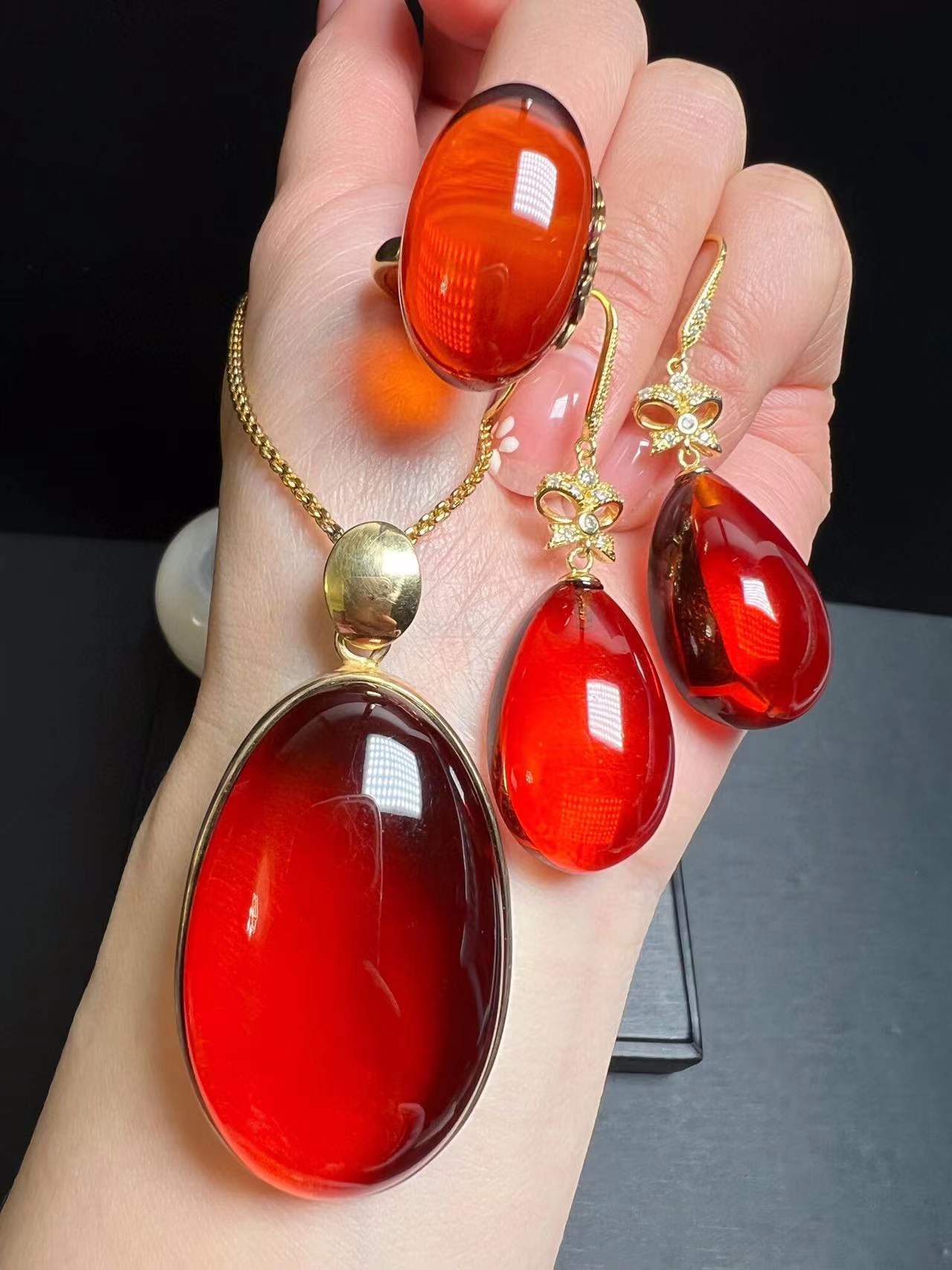 天然波罗的海料血珀套装血珀耳坠吊坠戒指套装通透明亮酒红色