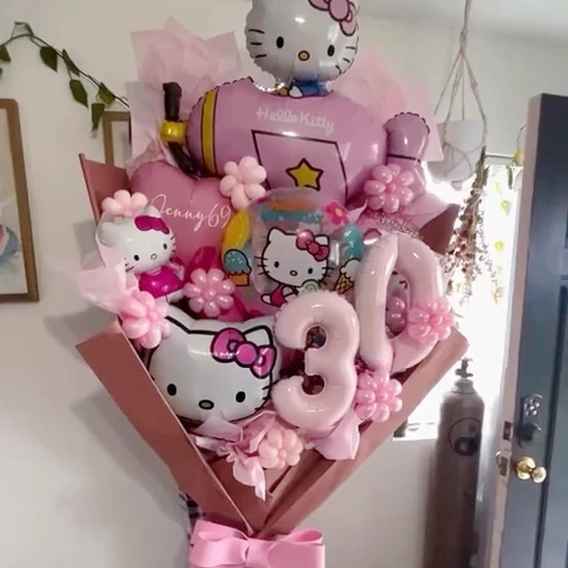 hellokitty气球花束超大diy材料生日礼物网红创意抱抱桶手捧花束