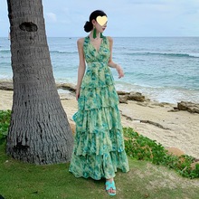 绿色碎花露背挂脖吊带连衣裙女夏多巴胺三亚海边度假沙滩蛋糕长裙