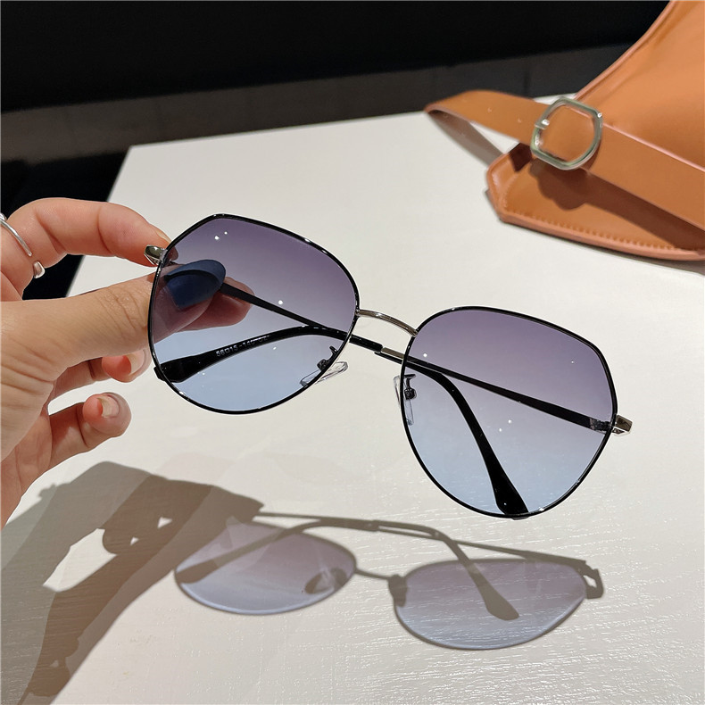 凹造型街拍夏海边2021年新款偏光墨镜韩版潮女士防紫外线太阳眼镜