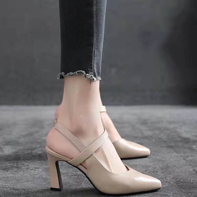 Soft Leather Sandals for Women 2022 Summer New Chunky Heel Middle Heel Ankle-Strap Closed Toe Fashion Women's Shoes High Heels for Women Wholesale