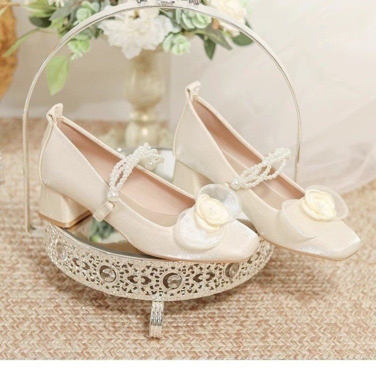 新中式甜美花朵仙女鞋配裙子温柔粗跟山茶花玛丽珍鞋法式绸缎婚鞋