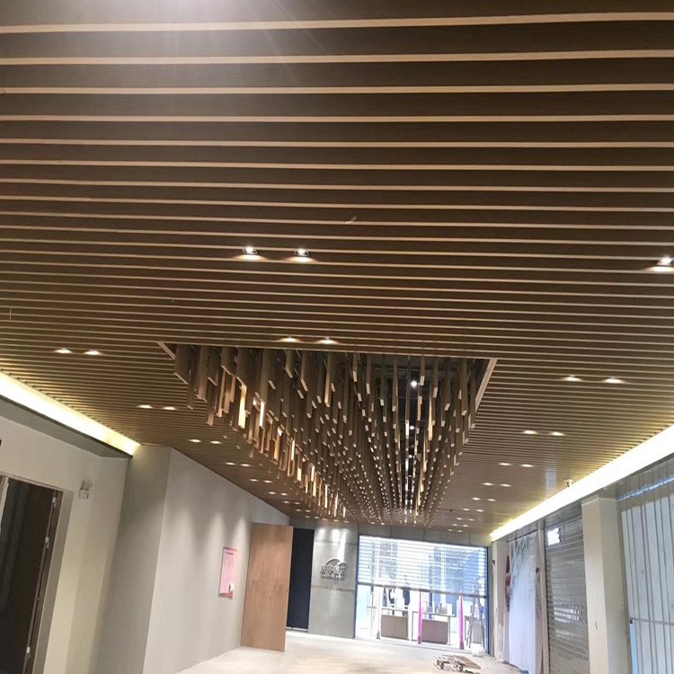 铝方通广州厂家木纹u形孤形铝方通吊顶定制过道隔断