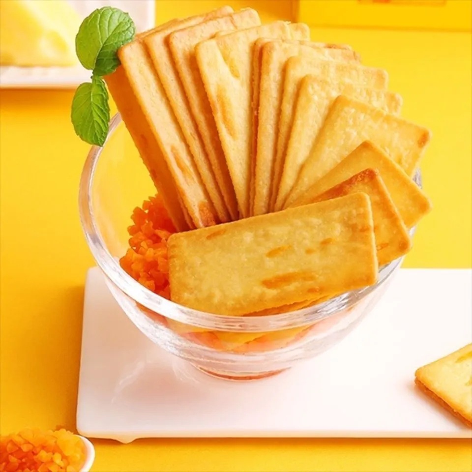 岩烧芝士脆散装网红零食小包装黑金酥轻薄九蔬脆饼干整箱大量批发