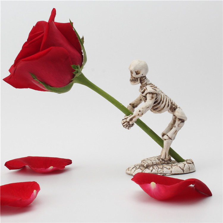 仿古小骷髅抱笔架 创意文具收纳插笔座树脂小摆饰 亚马逊货源批发