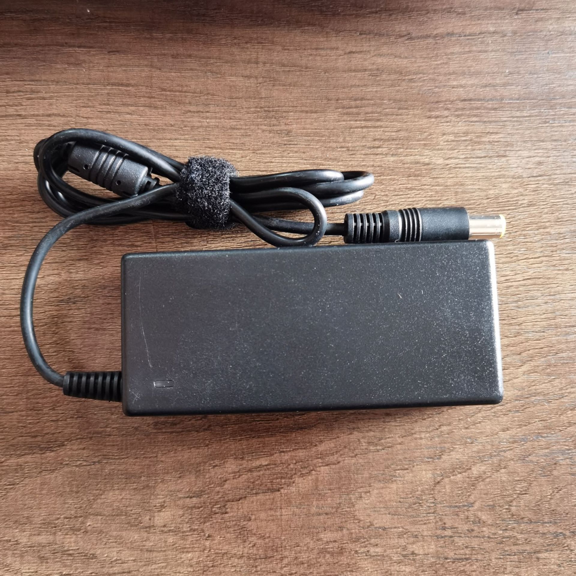 25a 电脑充电器65w大口8.0针