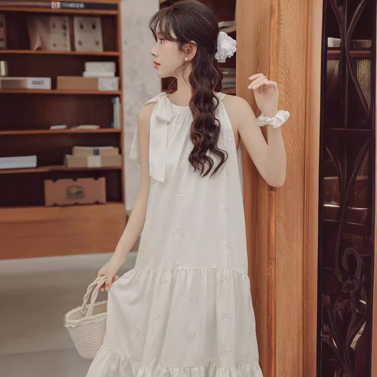 2024夏季新款韩风优雅风挂脖设计感提花宽松显瘦无袖雪纺连衣裙女