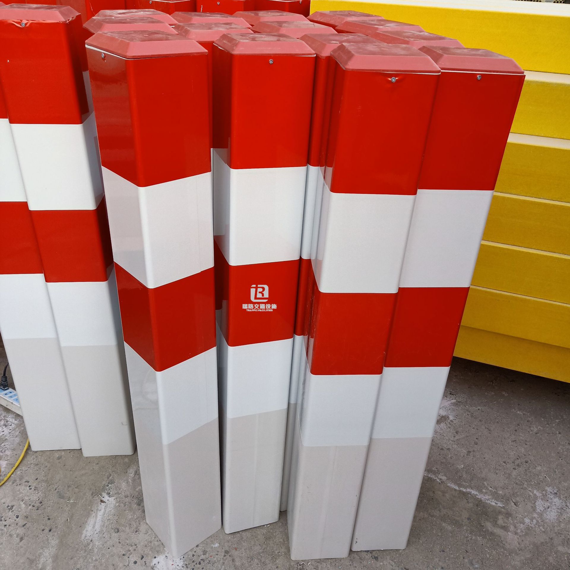 梯形轮廓标 高速公路护栏单双面长方形柱式片式轮廓标 反光警示标-阿