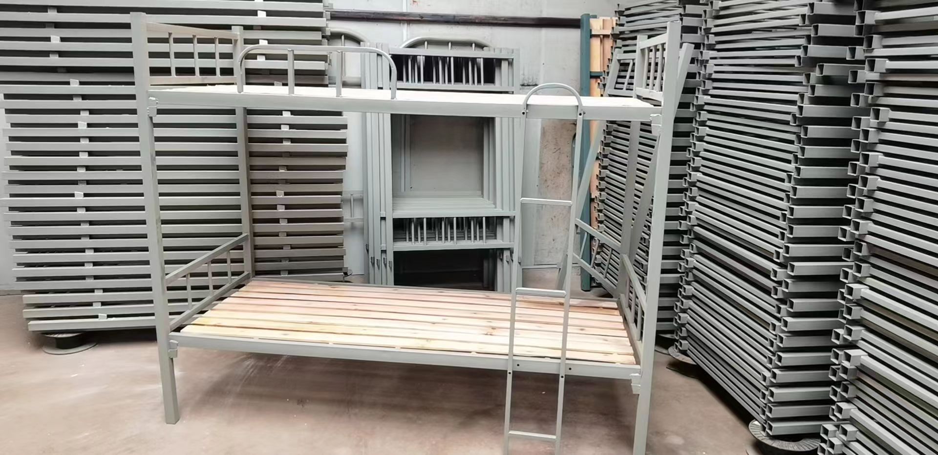 上下铺工地床员工宿舍高低床双层铁床生产工厂全国送货