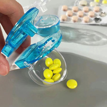 新品 取药器 跨境药盒 便捷老人按压透明便携药片ABS两色可选批发