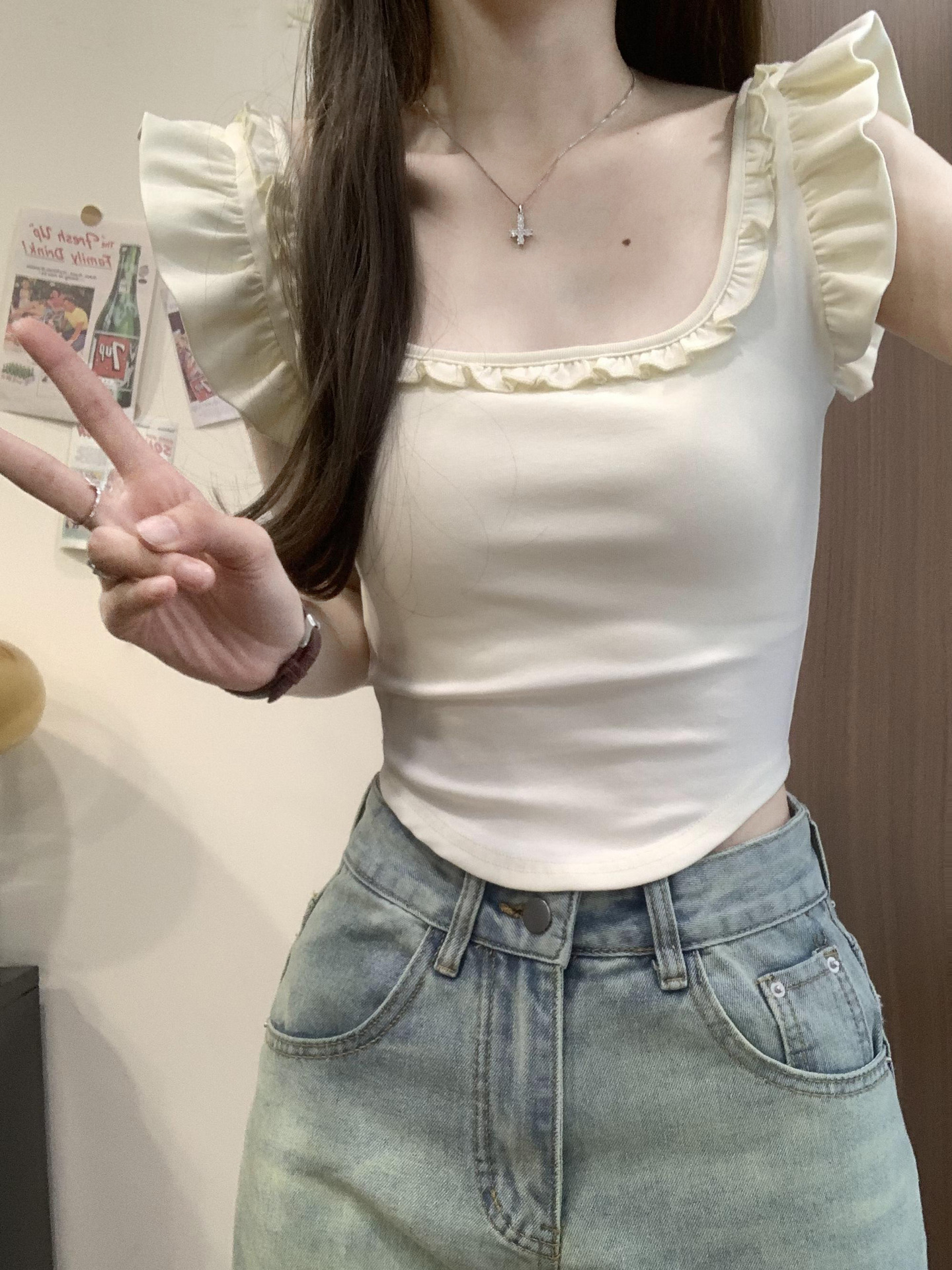 黄色小吊带背心女2024夏季新款小众多巴胺甜辣外穿修身飞飞袖上衣