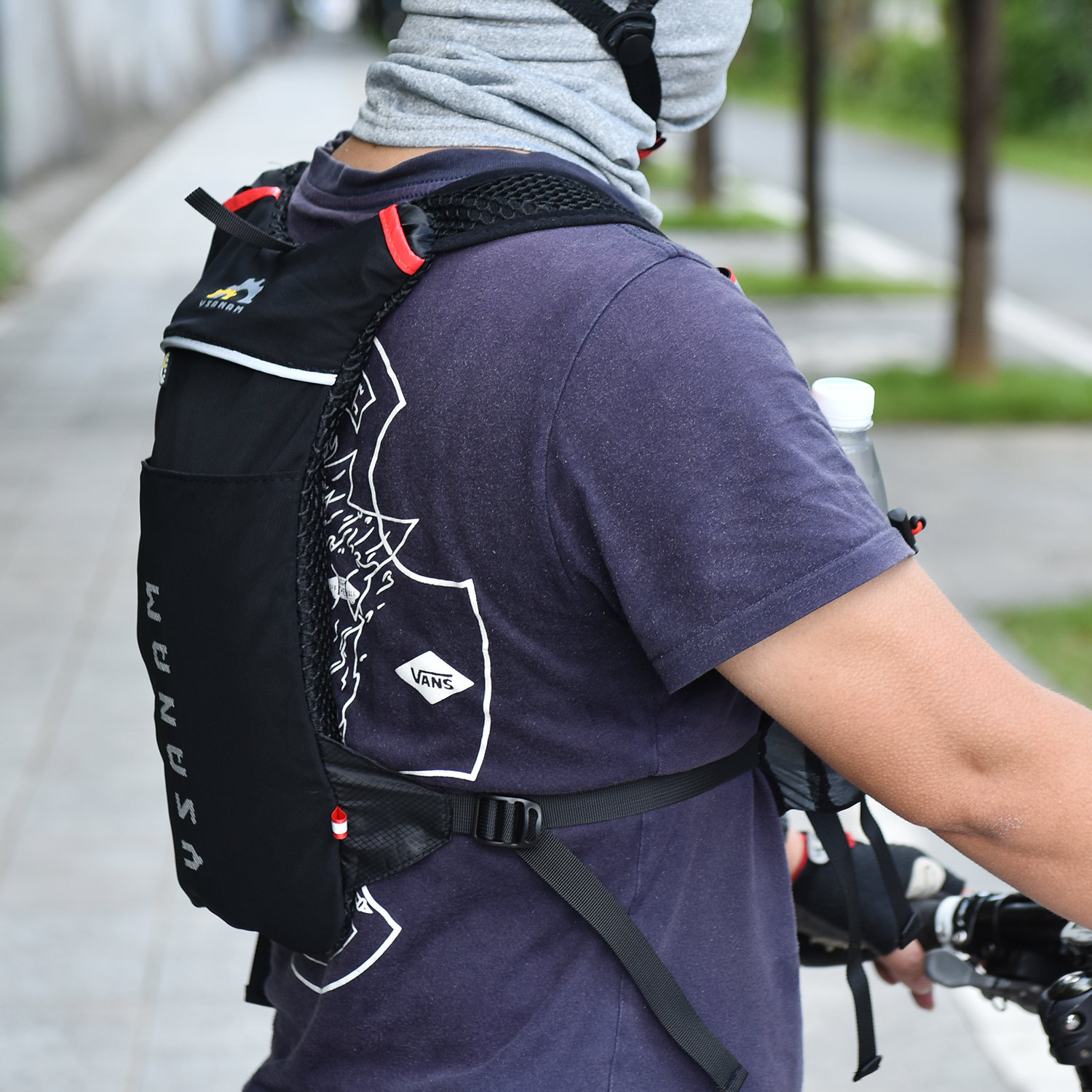 户外骑行背包运动双肩水袋包男女骑行装备配件超轻头盔包自行车