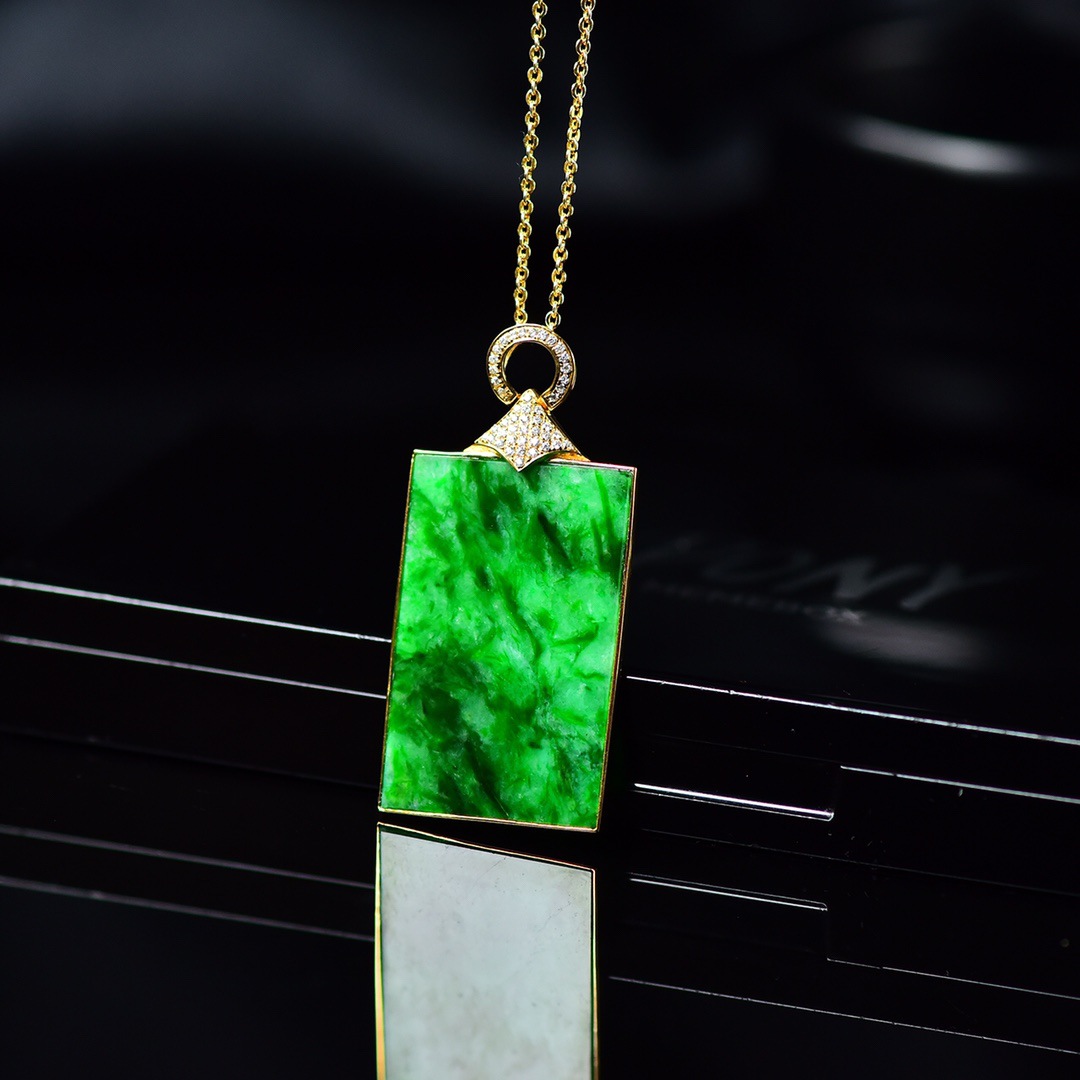 缅甸老种翡翠a货平安牌吊坠起胶18k黄金镶嵌满绿方牌项链一件代发