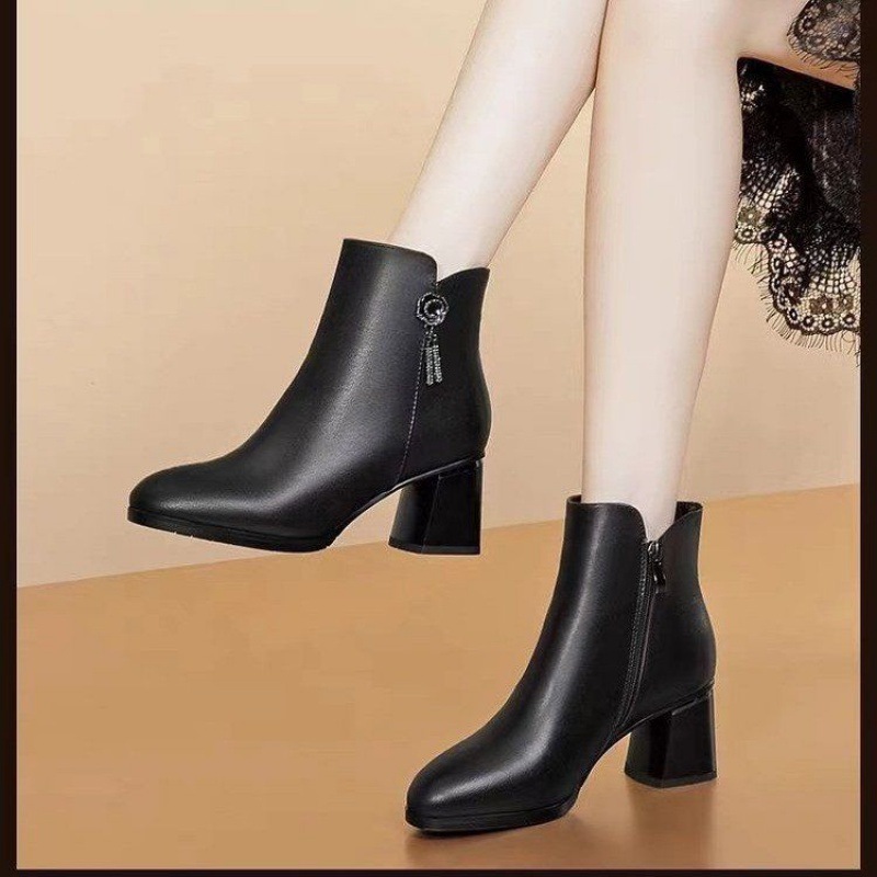 真软皮小短靴女2023年秋冬季粗跟高跟鞋女士中跟妈