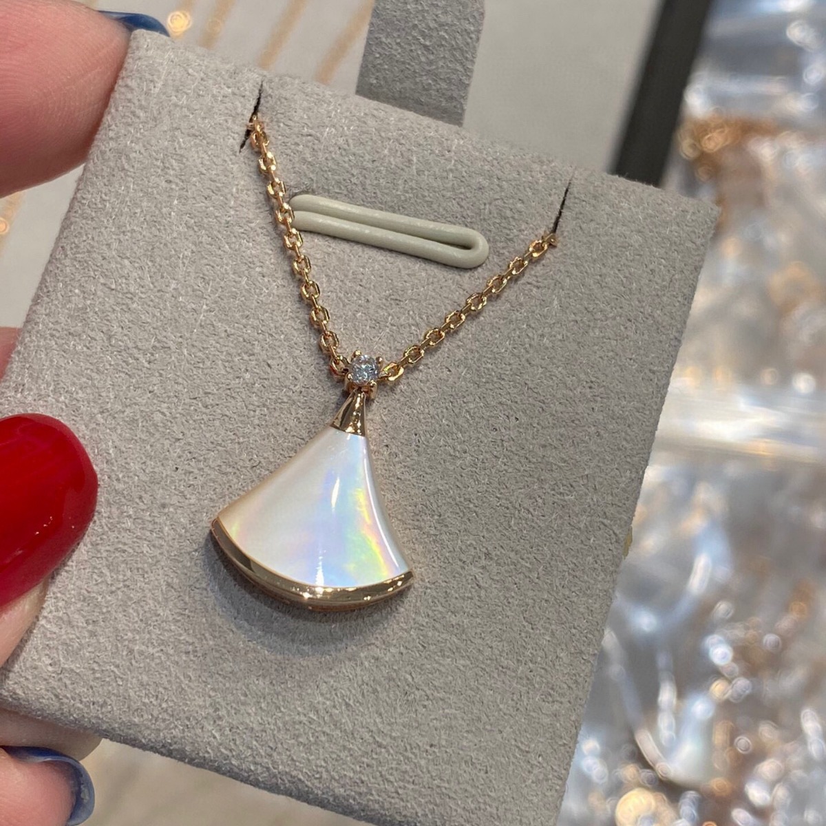 bv小裙子大牌平替珠宝v金高品质项链小号扇形天然贝母锁骨链-阿里巴巴