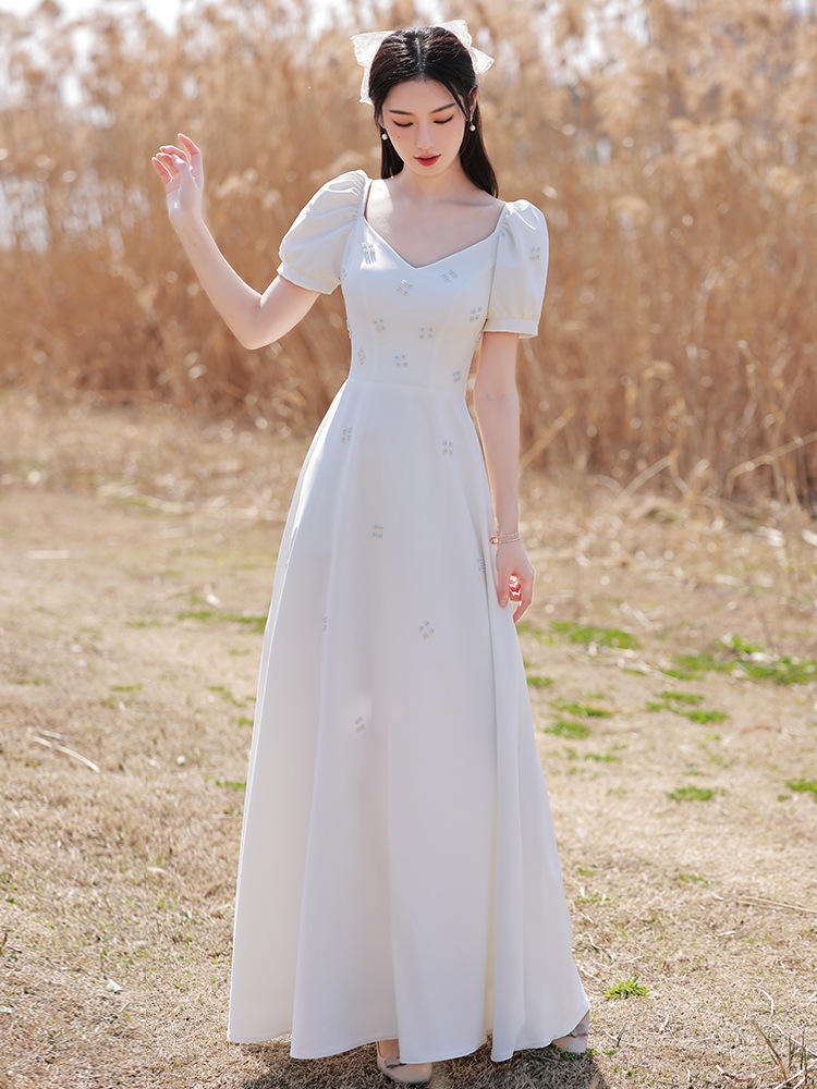 白色伴娘服夏季高级感领证登记订婚晚礼服平时可穿法式连衣裙长款