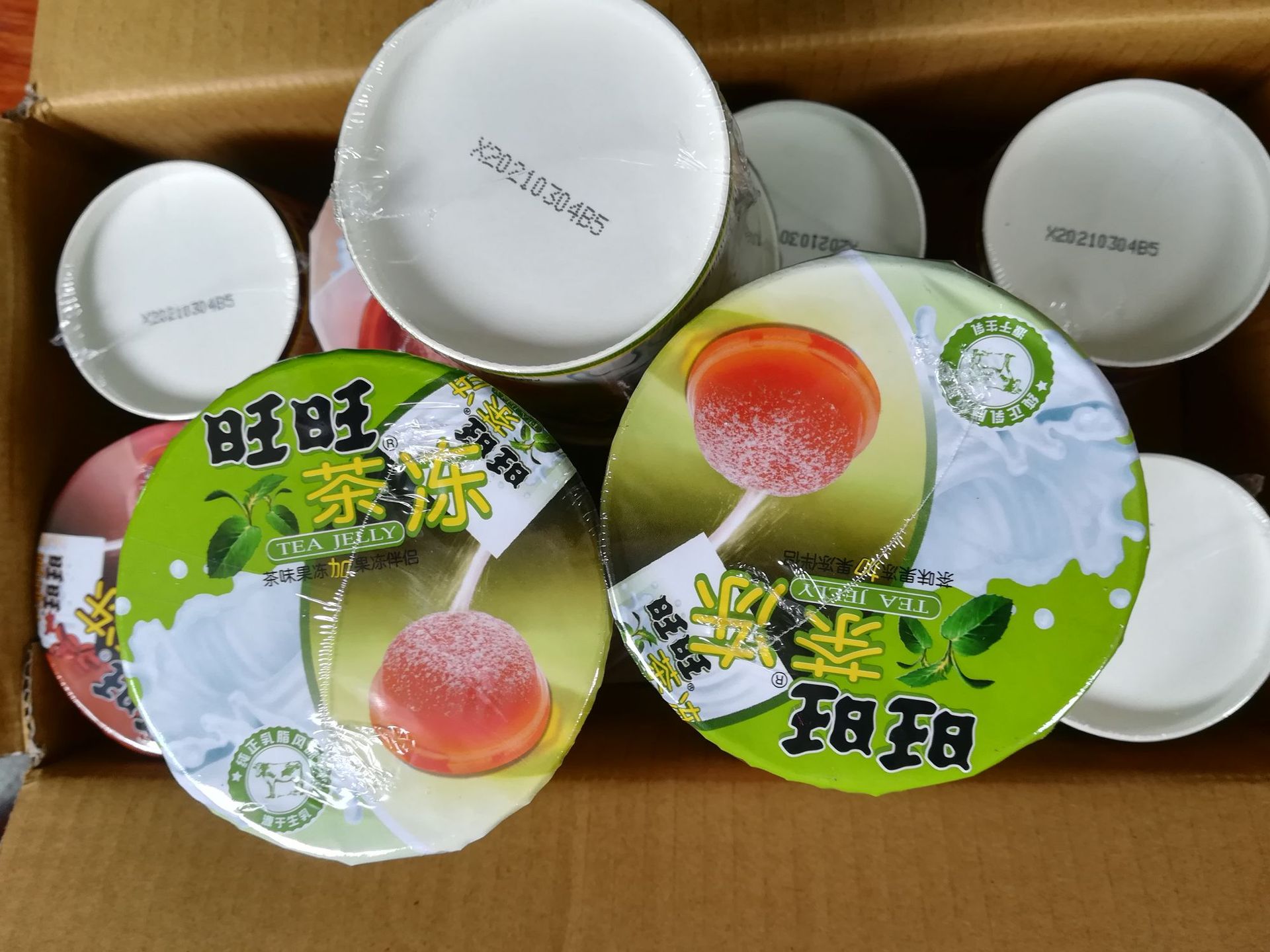 旺仔摇滚动132g儿童零食巧克力味草莓味咖啡茶冻整件16杯