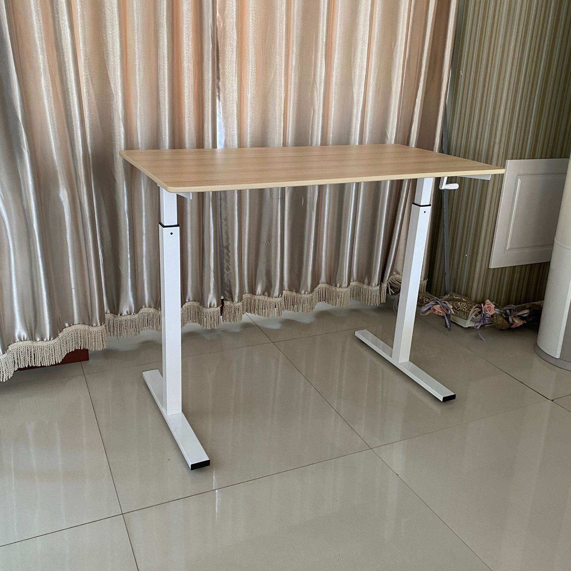 工厂直发手摇升降桌可升降站立式电脑电竞桌家用移动办公书桌定制