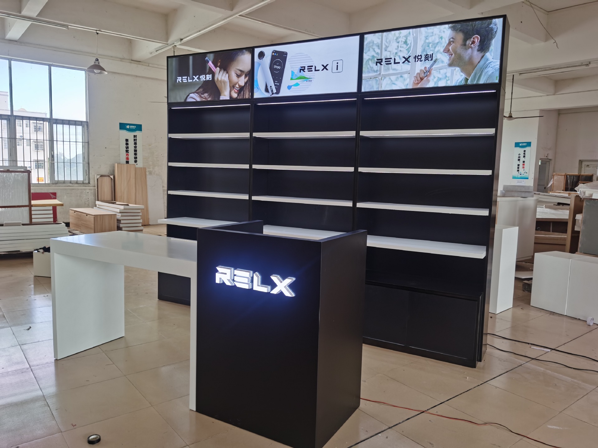 烤漆产品陈列展示柜悦刻灯箱高柜背柜中岛体验柜台收银吧台