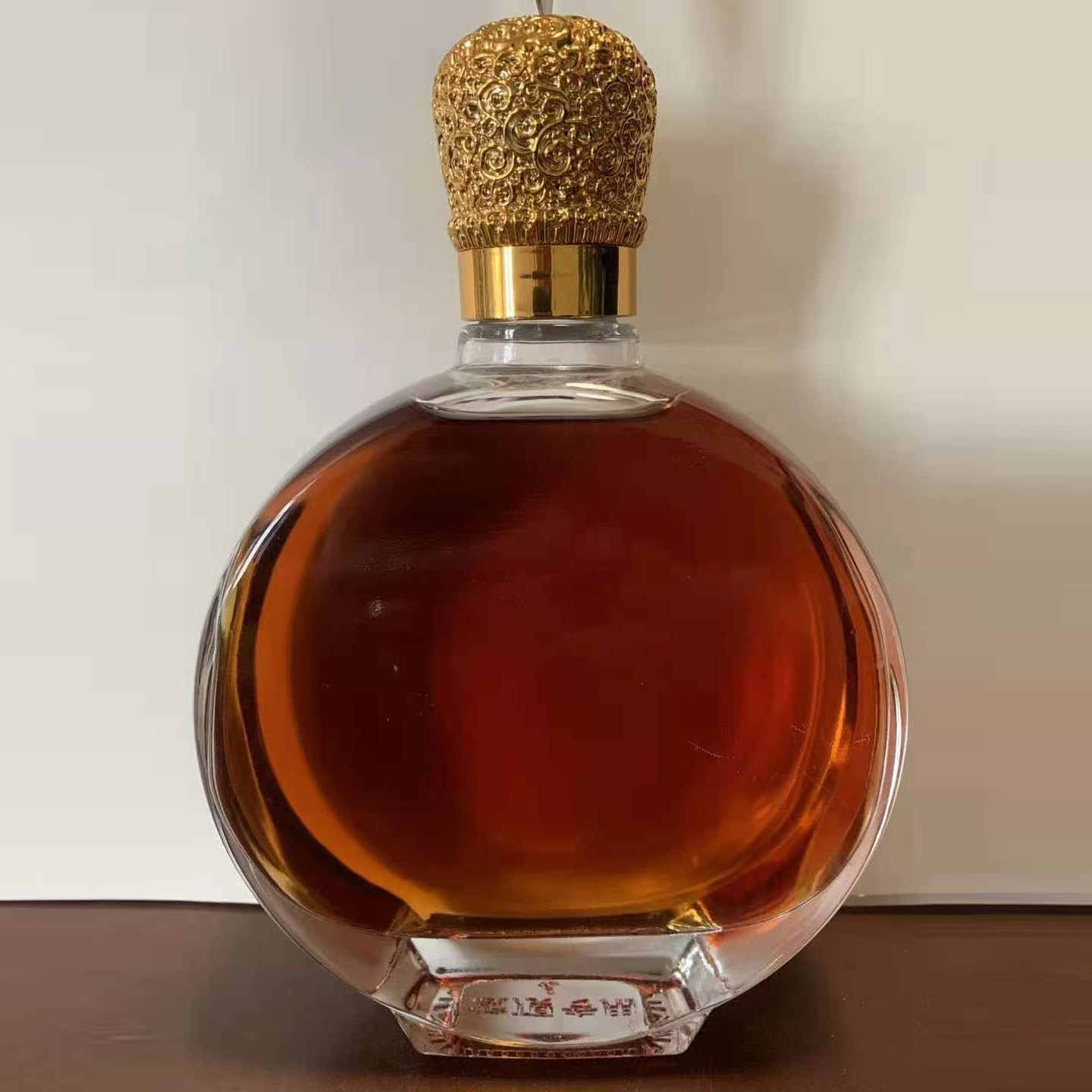 白兰地扁圆形玻璃洋酒瓶 透明加厚底葡萄洋酒瓶玫瑰酒瓶