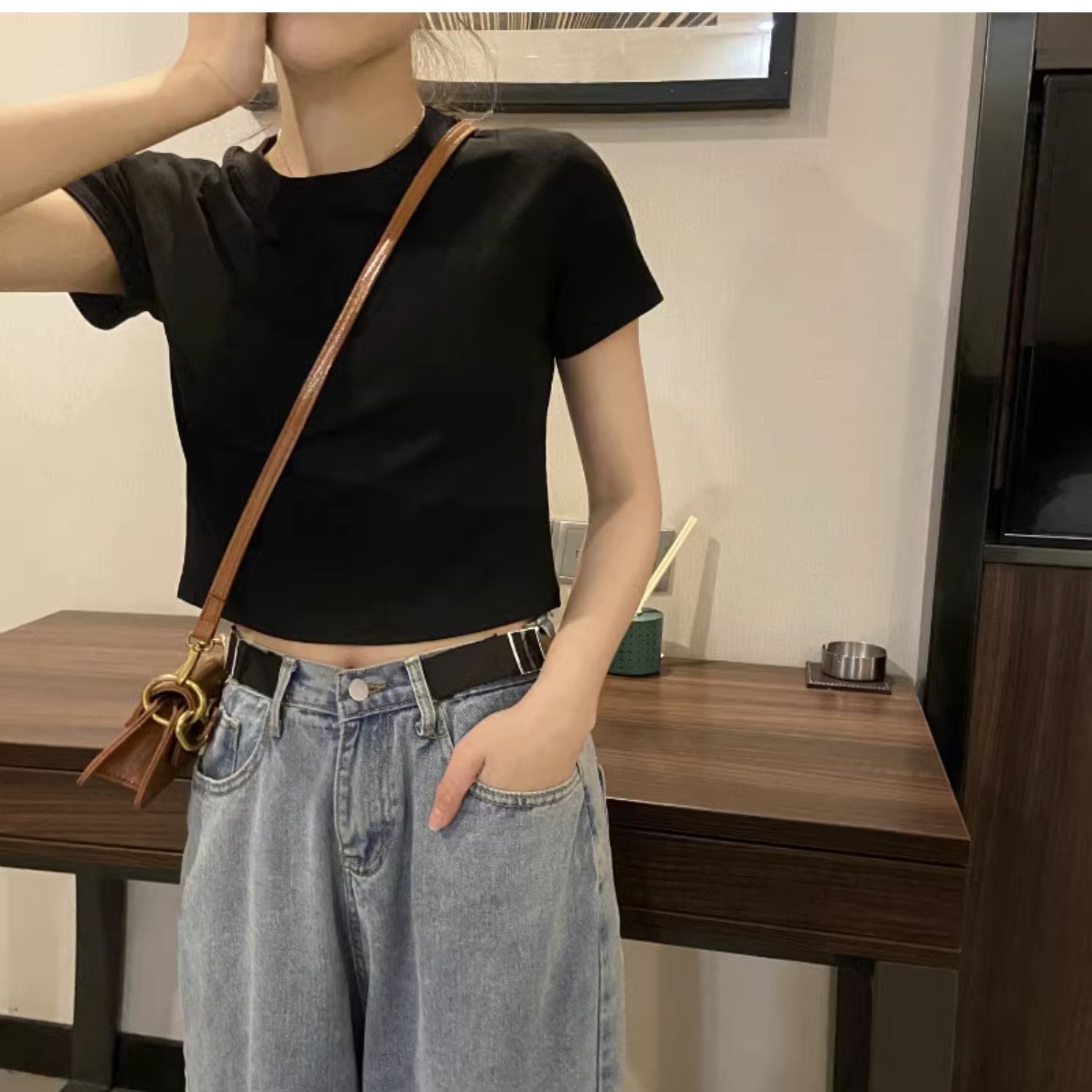 欧美纯色t恤短袖2024春夏显瘦设计感小众短款卡腰收腰正肩上衣ins