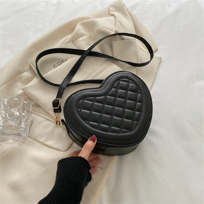 Bag Small Love Heart-Shaped Fashion Handbag 2022 New Diamond Embroidery Thread Small round Bag Western Style Shoulder Messenger Bag