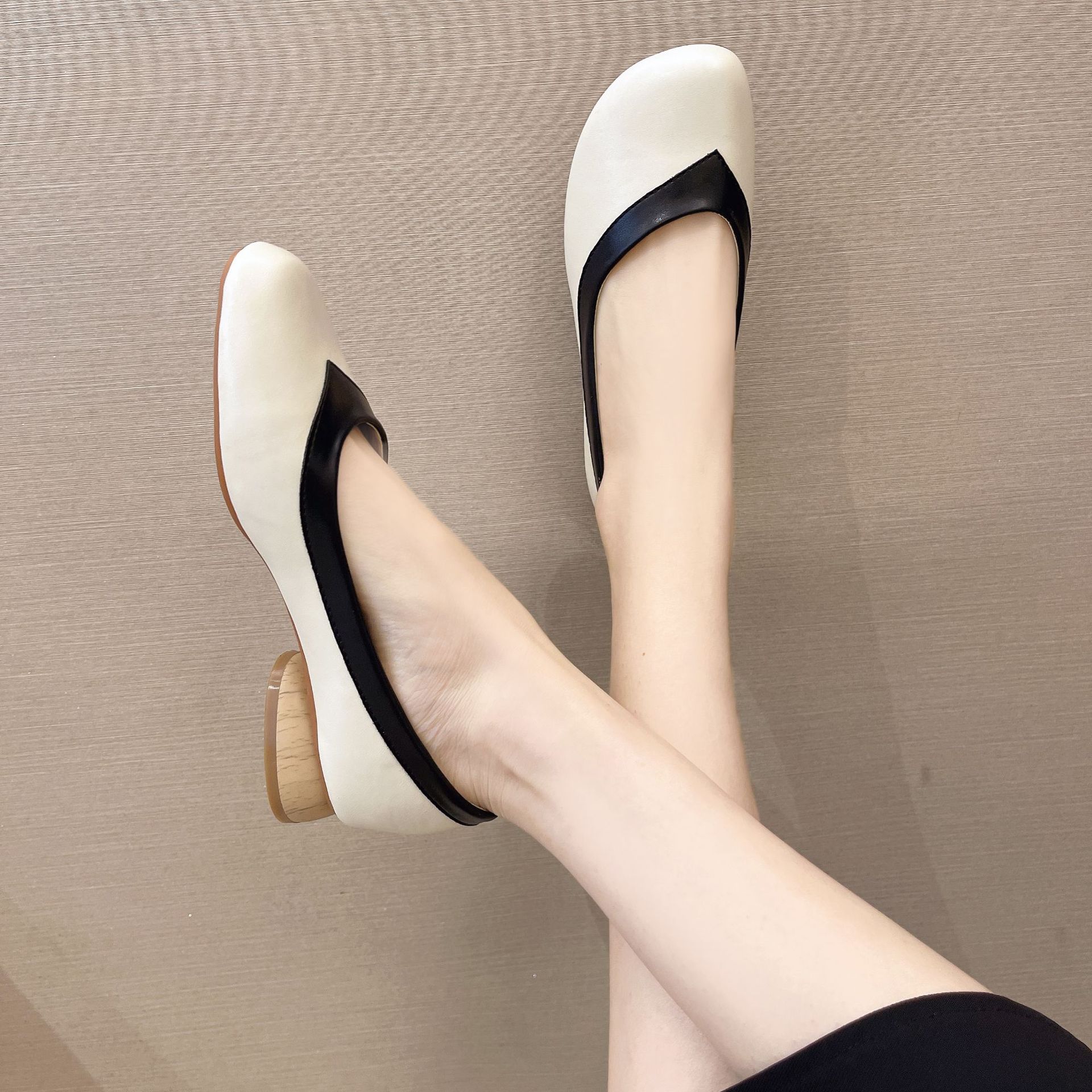 infer/寒凌菲品牌相似2022秋季新款真软皮平底单鞋女尖头粗跟低跟女