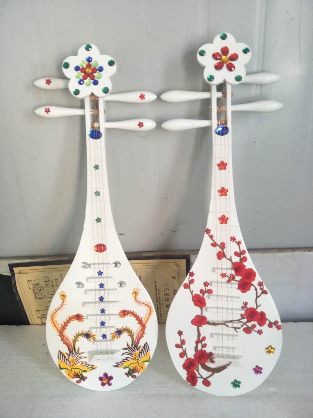 仿真琵琶道具木制反弹原木手工金色图案乐器拍摄白色民乐玩具轻便