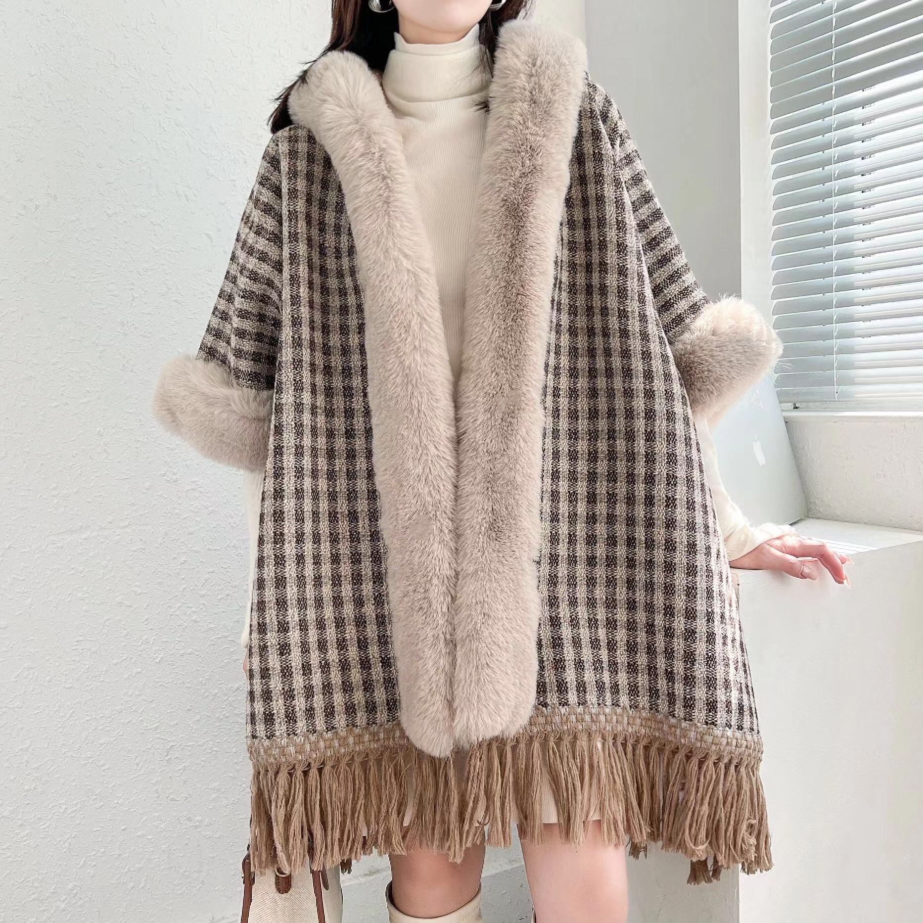 New Tassel Fleece-Lined Thickened Cape Inverness Loose and Warm Hooded Coat Fur Collar Small Plaid Cloak