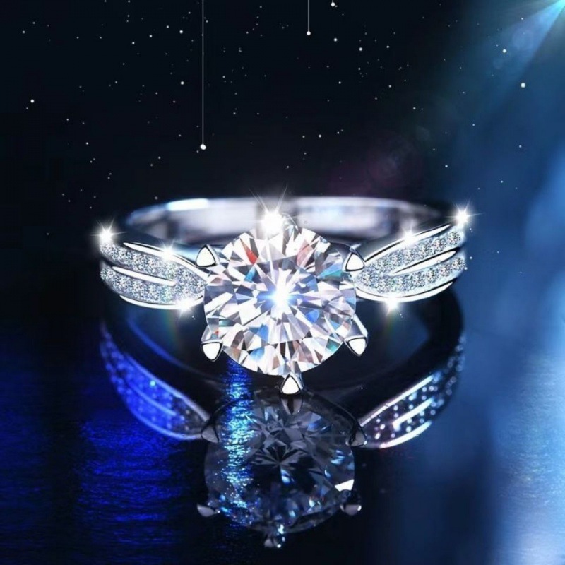 周大生莫桑石钻戒女莫桑钻戒指一克拉厚壁实心镶嵌婚戒对戒