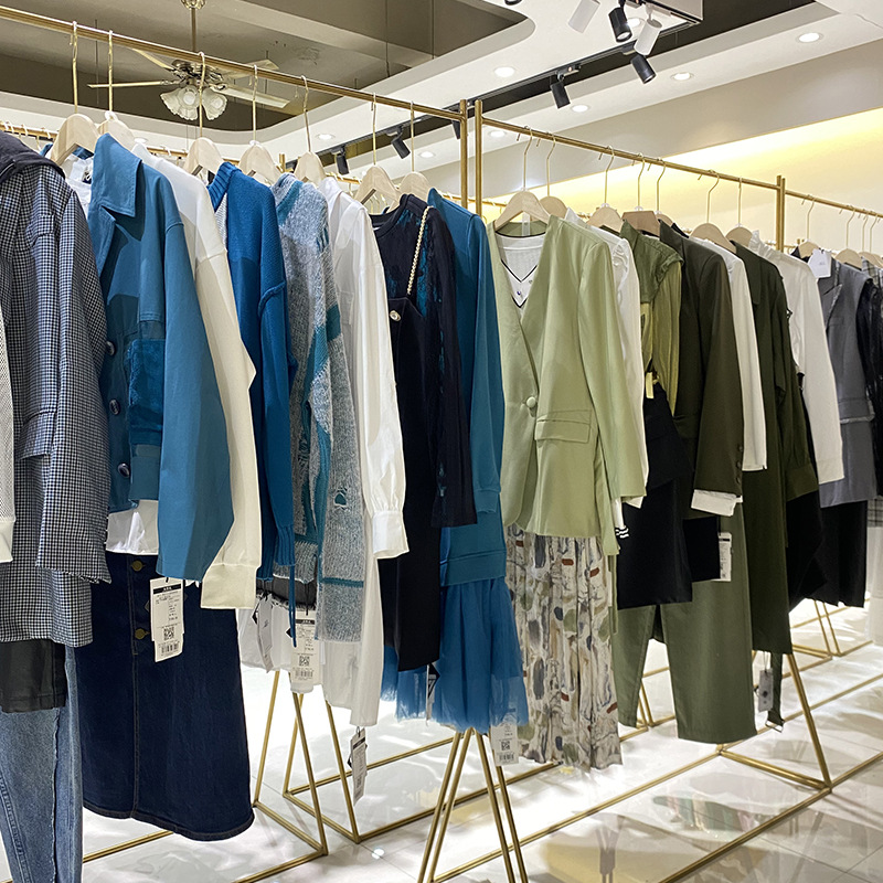 朵以女装正品货源品牌折扣工厂尾单实体清货批发货源杂款尾货清仓