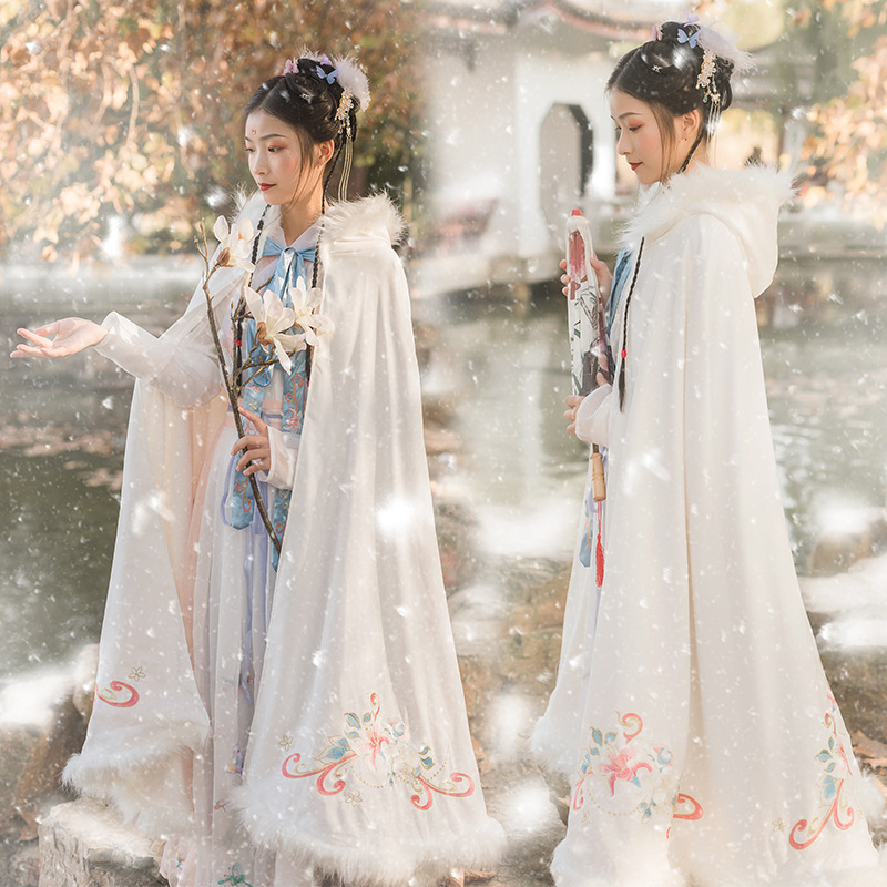 汉服女冬季加绒加厚斗篷中国风刺绣批发毛领连帽纯色