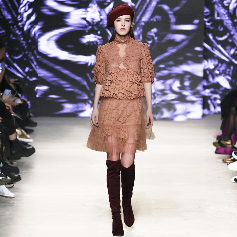 欧美走秀2022春夏季外贸新款女装立领泡泡袖蕾丝拼网纱中长连衣裙