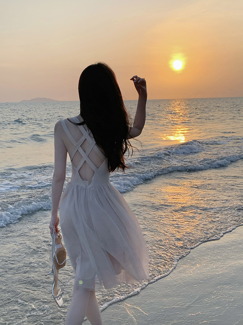后背镂空连衣裙女夏季显瘦性感网纱裙吊带裙气质仙女裙子