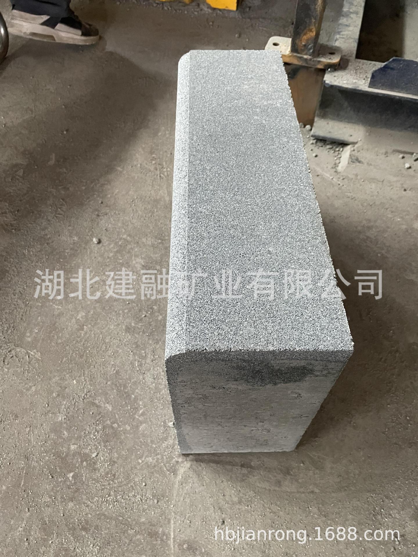 路沿石条石 路牙侧石工程马路侧边石 仿石材卡边石 公园 园林