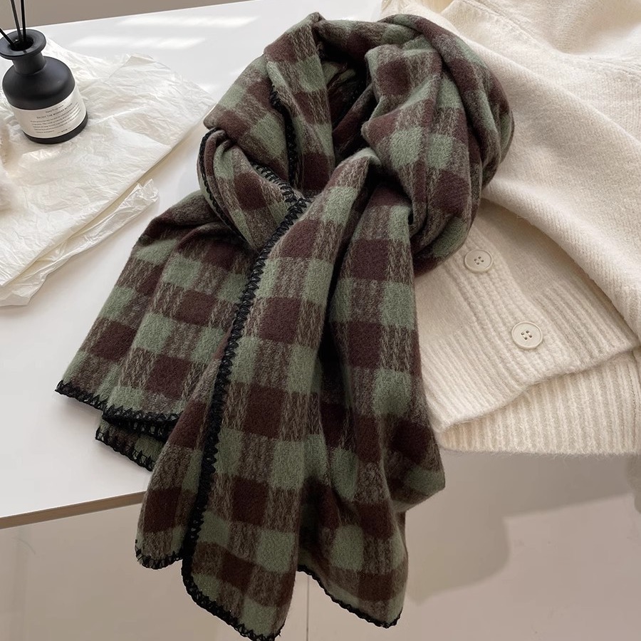 显白复古绿咖格子围巾!