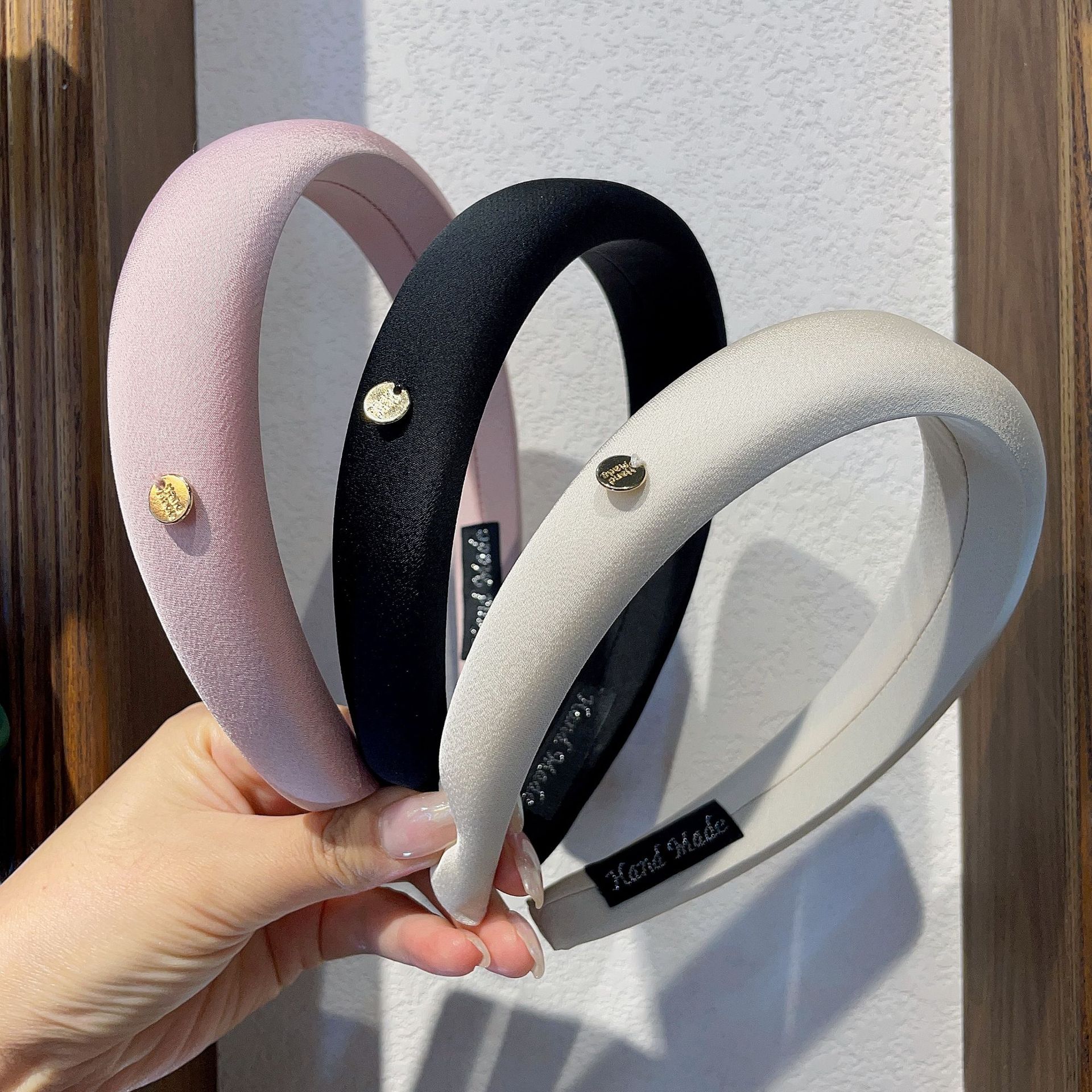 韩版甜美发饰时尚缎面宽边手工缝标发箍成人气质百搭外出压发头箍