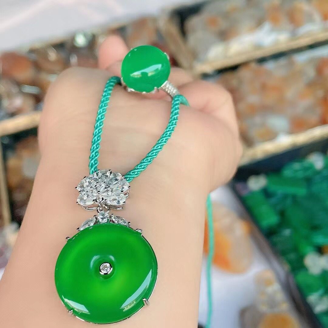 厂家批发 冰种帝王绿玉髓平安扣套装 玛瑙玉石戒指两件套促销礼品