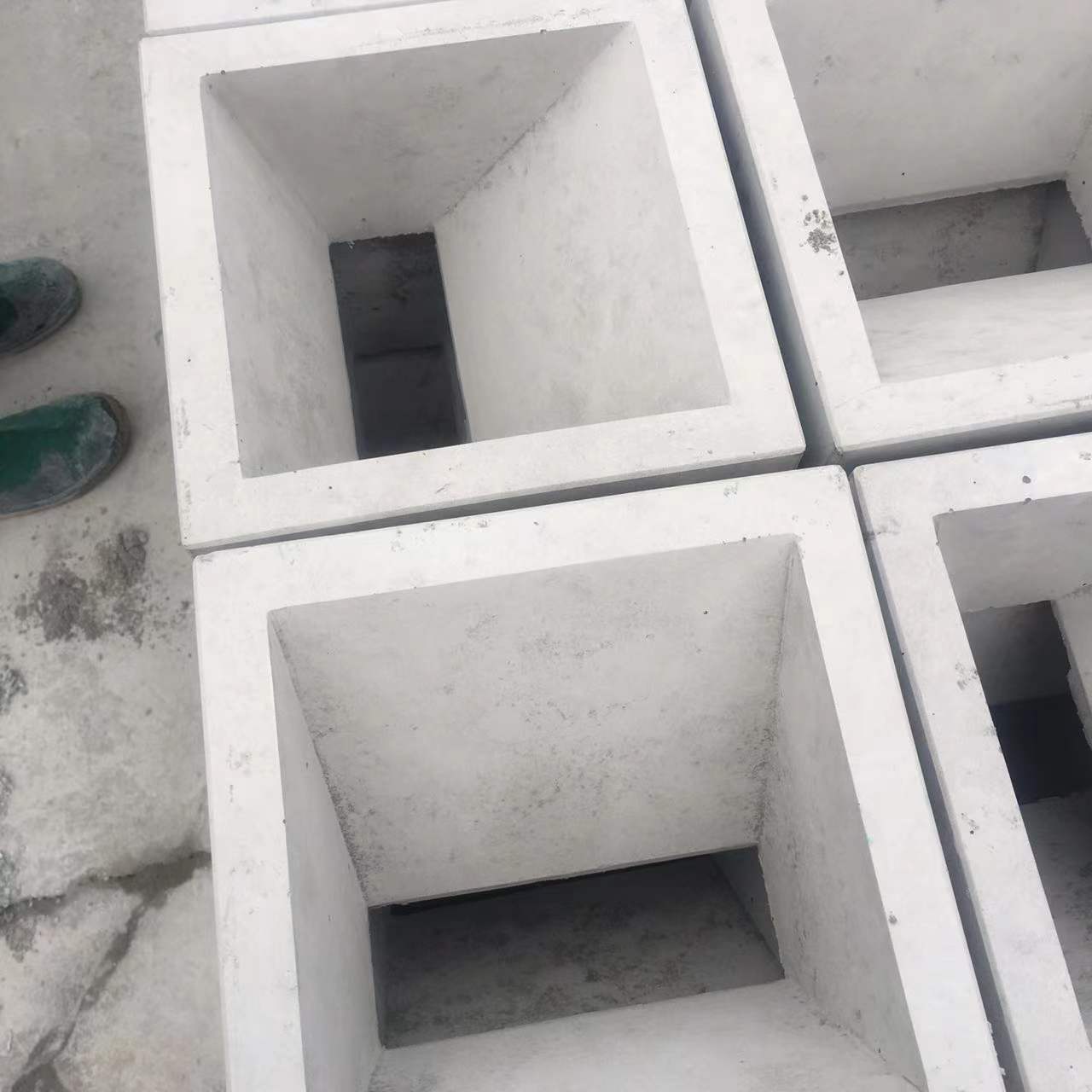 水泥空心砖斜孔装饰艺术
